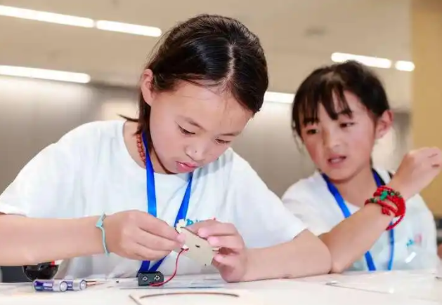 教育长跑令营研学为桥让少年的梦想从高