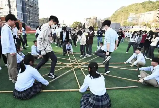 深化推进全区教师的教育才能和专业素质