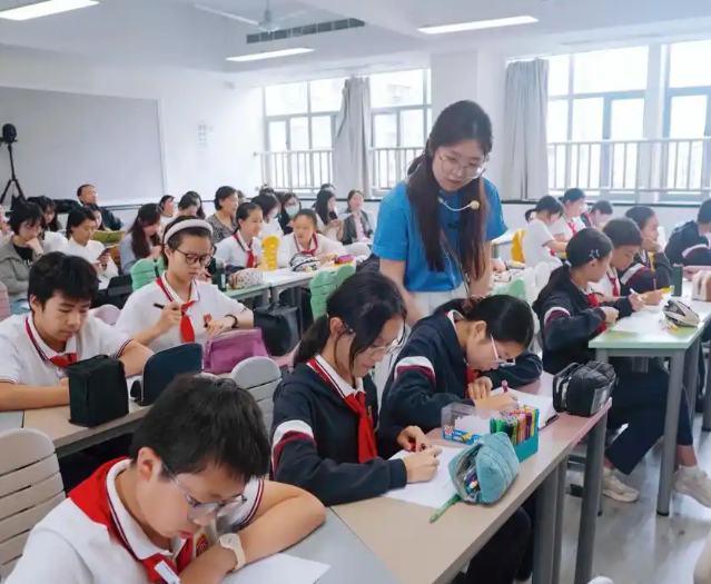 扎根于根底教育一线形成了从理念到途径再到讲堂载体的完好逻辑链 扎根于根底教育一线形成了从理念到途径再到讲堂载体的完好逻辑链