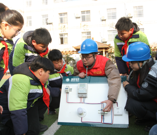 随着电器使用增多用电安全成为看护学生健康生长的重要一环 随着电器使用增多用电安全成为看护学生健康生长的重要一环