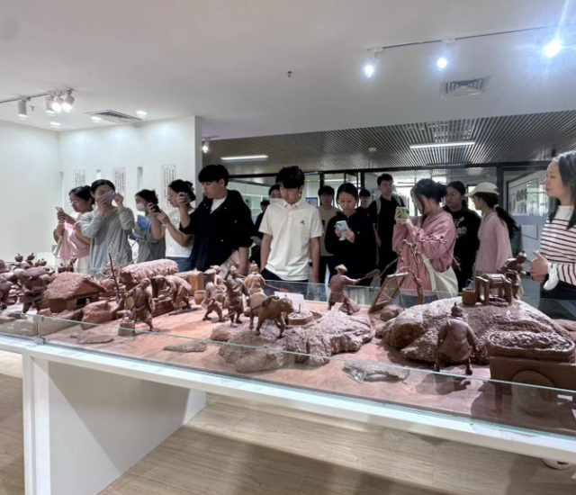 审美意象使学生在美的熏陶中天然生发对