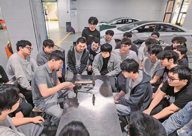 实践需求愈加教育供应侧与工业需求侧之